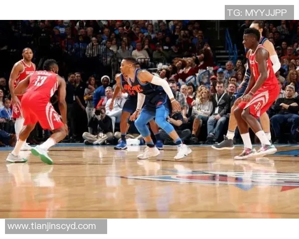 圣诞大战精彩回顾火箭队对阵雷霆队的激烈比赛录像分析