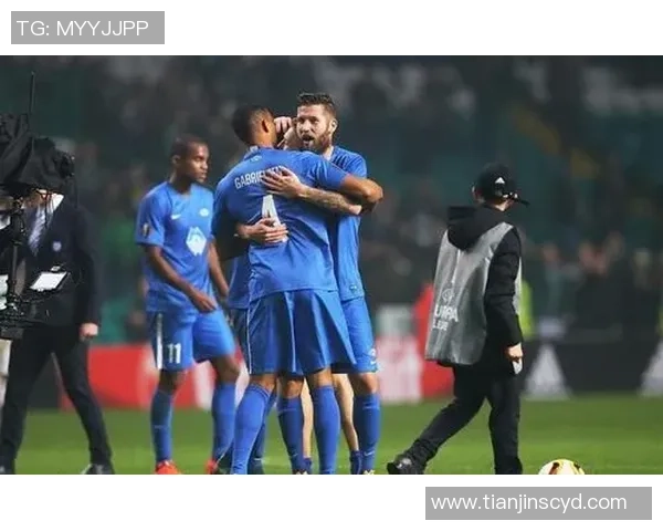 斯鲁特斯克对阵伊斯洛奇的精彩较量分析与赛后点评