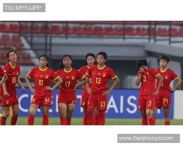 爱尔兰女足U17与挪威U17女足激战正酣争夺欧洲冠军荣耀